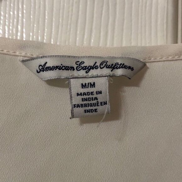 American Eagle Blouse Size Medium Cream Three Quarter Sleeves Split Back Design - Picture 6 of 11